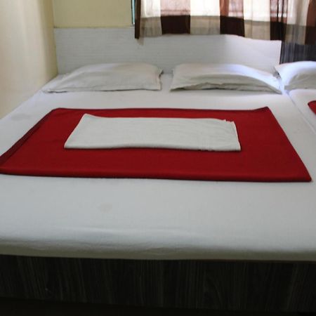 Sai Bhagwan Budget Hotel Ширди Екстериор снимка