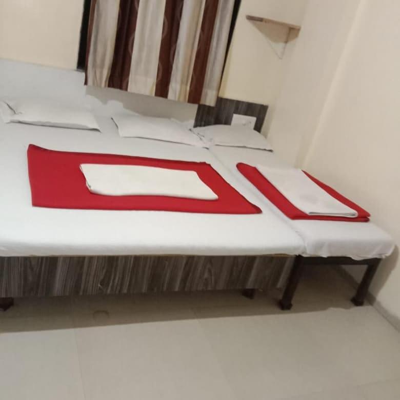 Sai Bhagwan Budget Hotel Ширди Екстериор снимка