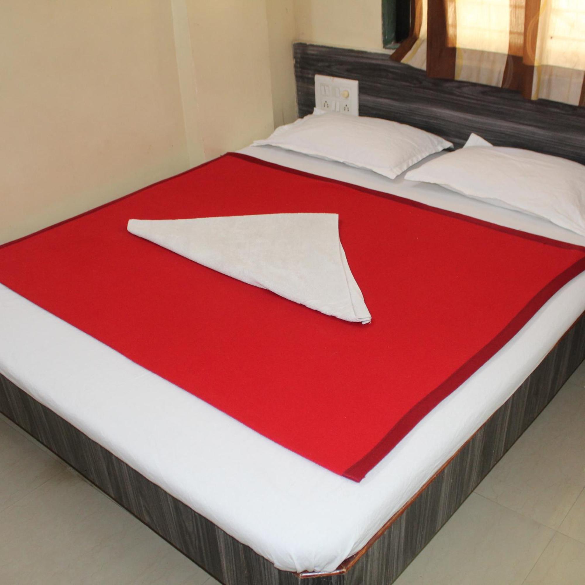 Sai Bhagwan Budget Hotel Ширди Екстериор снимка